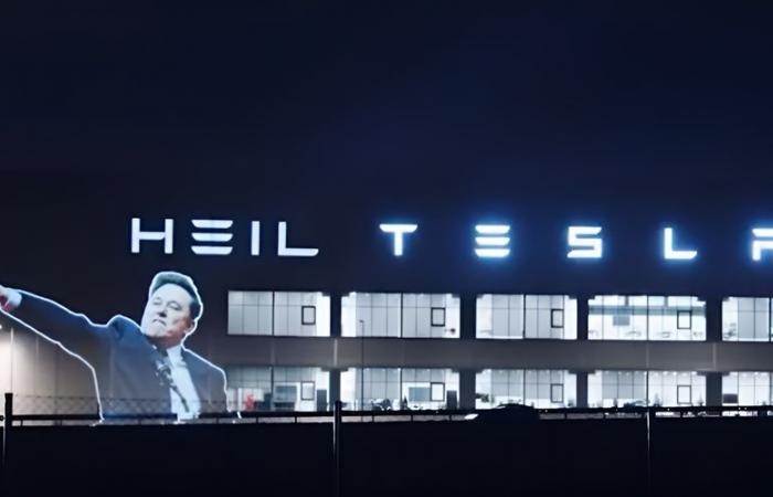 Des militants projettent le salut nazi d’Elon Musk sur son usine en Allemagne