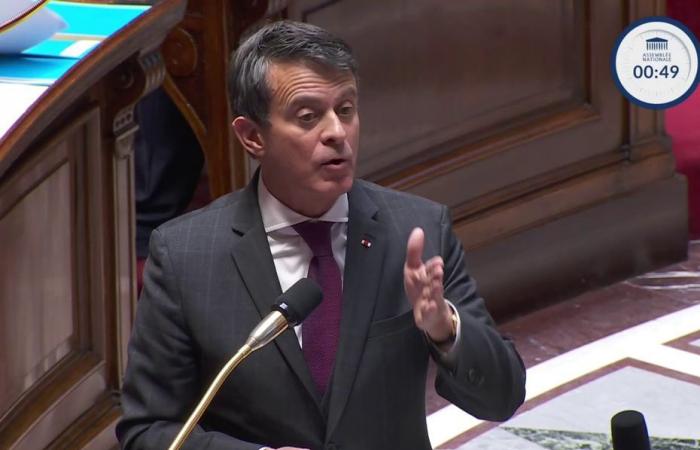 “Il y a un groupe qui joue souvent un rôle étouffant” Manuel Valls sur GBH lors des questions au gouvernement