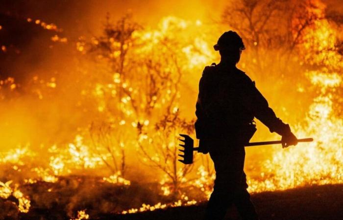 EN VIDÉO | Les pompiers progressent contre un nouvel incendie près de Los Angeles