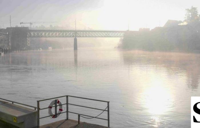 Le brouillard élevé disparaît et le soleil revient