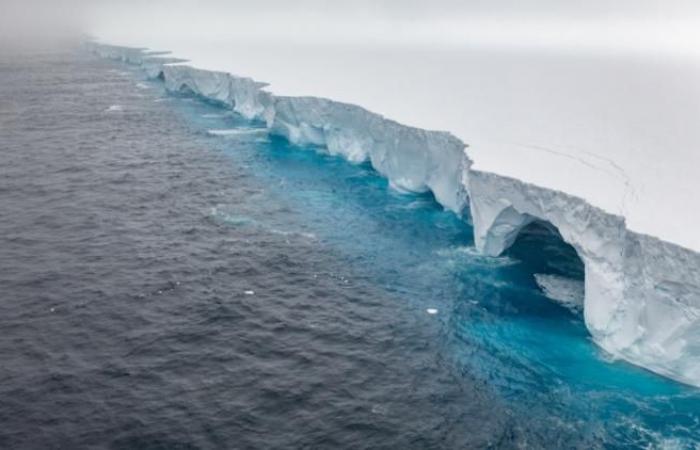 Le plus grand iceberg du monde se dirige vers une île britannique et menace les manchots empereurs