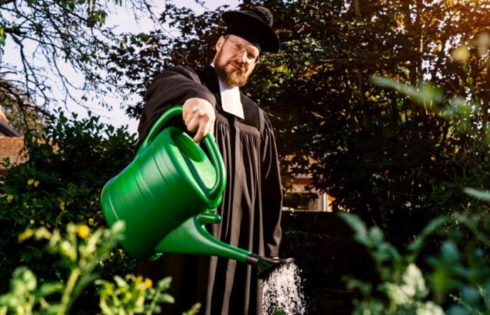 Le pasteur fait partie d’un feuilleton documentaire