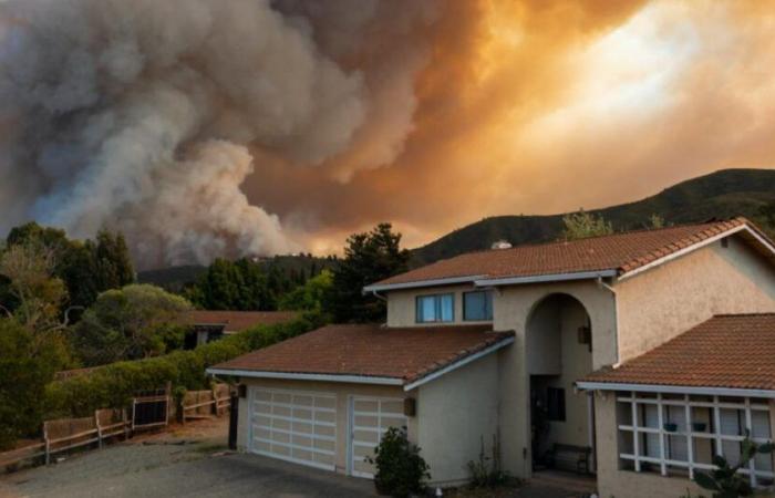 Nouveaux incendies en Californie alors que les vents du Père Noël continuent