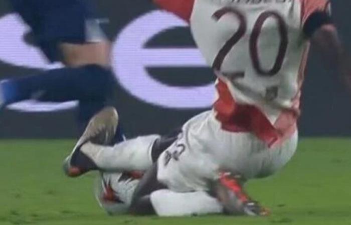 D’abord un carton rouge, puis une annulation lors du match Fenerbahçe-Lyon !