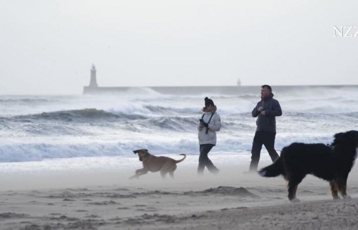 Sturm «Éowyn» fait rage en Irlande et en Grande-Bretagne