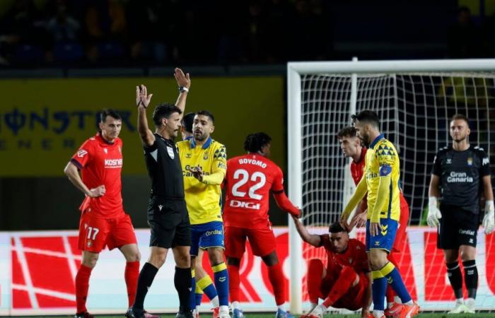 Approuvé et suspension de Las Palmas: Januzaj sauve Las Palmas