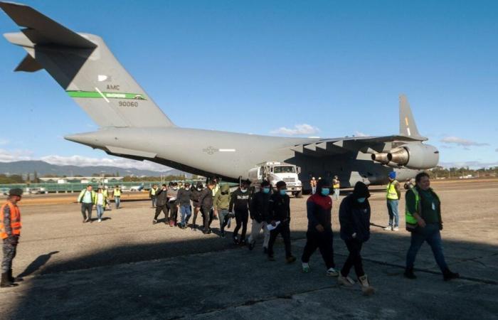 Deux avions militaires atterrissent au Guatemala… Première vague d’expulsions de l’ère Trump