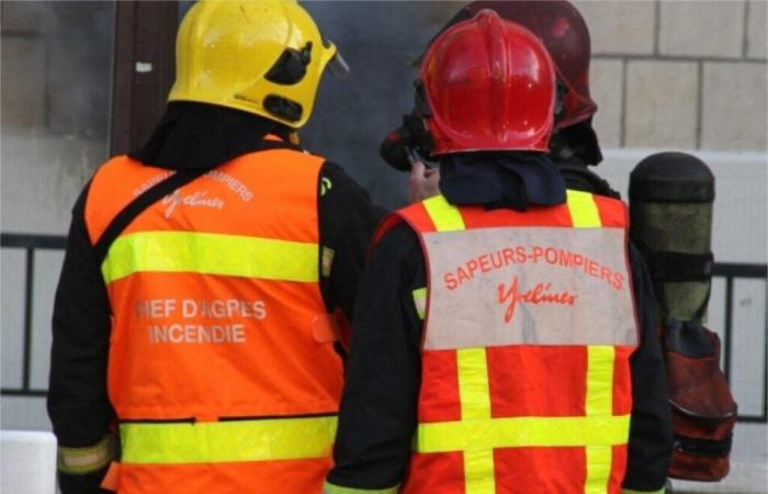 Les pompiers sauvent deux femmes piégées par des flammes