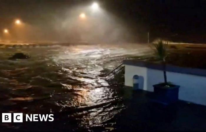 Des images de vidéosurveillance montrent des inondations à l’extérieur de l’aquarium de Galway