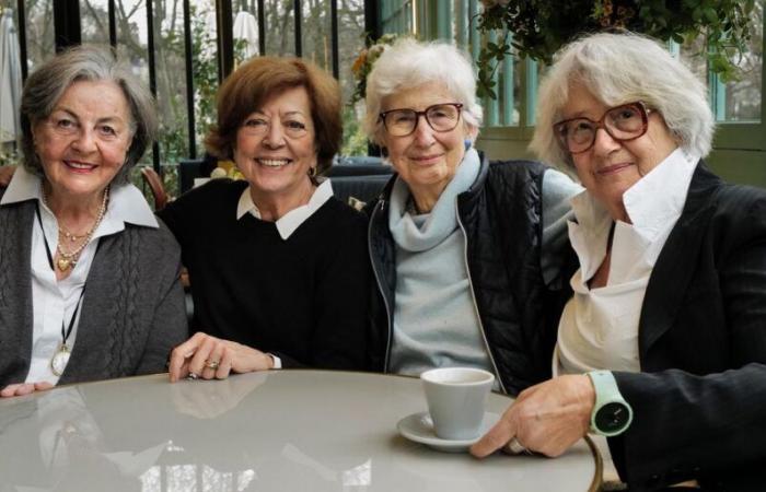 A 80 ans, quatre femmes déroulent leur vie au micro