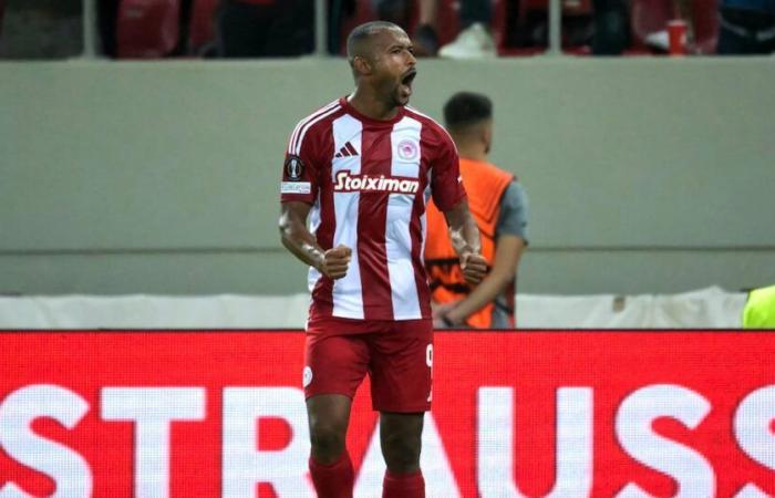 Ayoub El Kaabi marque l’histoire de l’Olympiacos en Europe