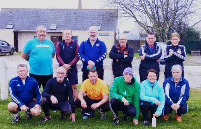 « Les matchs se terminent facilement par des scores avec dix buts » : le walking football prend racine en Cornouailles