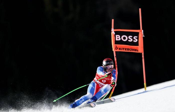 Marco Odermatt survit à la onzième porte du Super-G à Kitzbühel et signe sa 44e victoire en Coupe du monde