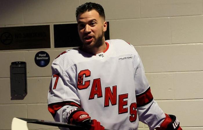 Tony DeAngello revient à la LNH