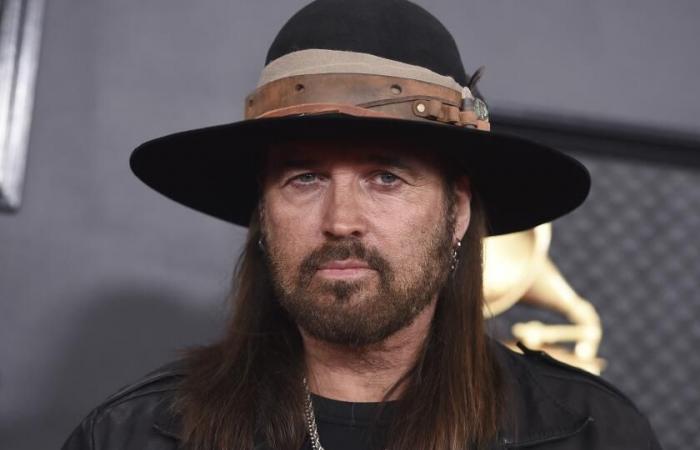 Le fils de Billy Ray Cyrus Trace Pens plaidoyer public exhortant le chanteur à obtenir de l’aide