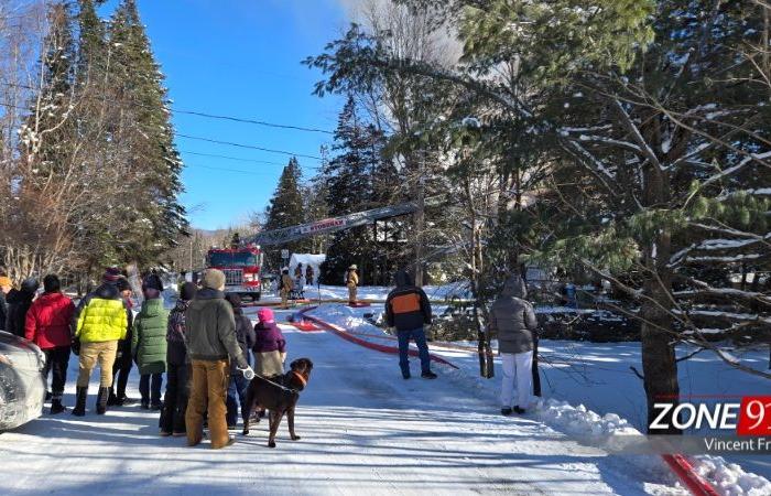 Un incendie majeur fait rage à Lac-Beauport