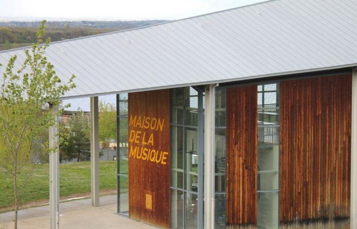 The Garric. Maison de la Musique: cuisine and concert