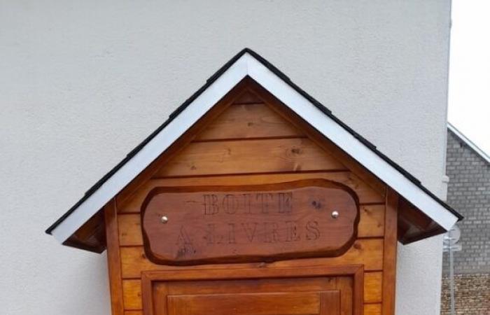 Une boîte à livres installée près de la mairie