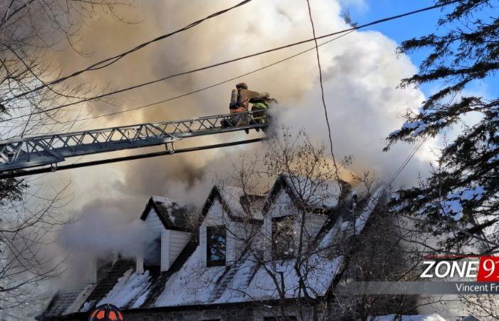 Un incendie majeur fait rage à Lac-Beauport