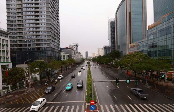 Pluie et temps froid vide les rues de Hanoi avant Tet