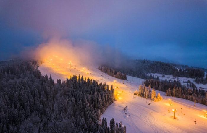 Profitez du ski alpin nocturne dans ces stations proches d’Annecy et dévalez les pistes sous les étoiles !