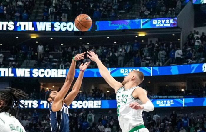 Les Celtics réussissent 20 tirs à trois points et battent les Mavs, 122-107