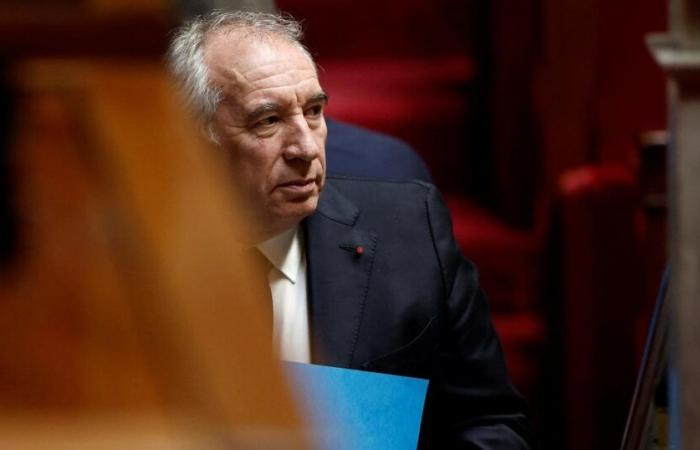 Bayrou entame les dernières négociations pour éviter la censure