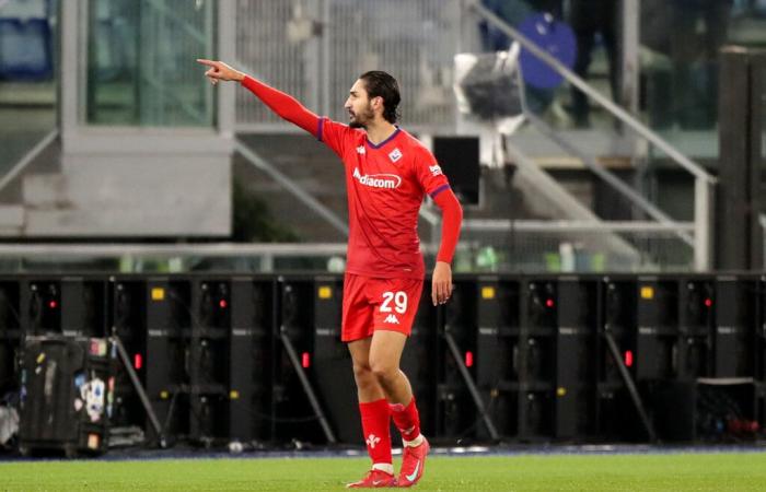 Strange raison pour laquelle le milieu de terrain de la Fiorentina Adli a été envoyé contre le Lazio après la substitution de la 63e minute