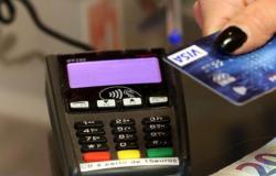 Dans les cafés et restaurants, pourquoi le « pourboire suggéré » sur le terminal de carte bancaire fait-il polémique ? – .
