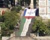 A Nantes, sur l’escalier de la butte Sainte-Anne, un drapeau israélien côtoie celui de la Palestine