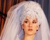 Céline Dion raconte comment son énorme coiffe de 2 000 cristaux lui a fait mal le jour de son mariage