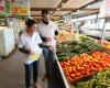 dans les supermarchés, les producteurs locaux mettent en avant les tomates marocaines