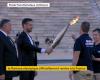 la flamme olympique a été officiellement remise par la Grèce à la délégation française