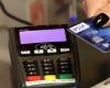 Dans les cafés et restaurants, pourquoi le « pourboire suggéré » sur le terminal de carte bancaire fait-il polémique ? – .