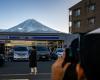 Au Japon, les autorités veulent protéger le Mont Fuji des « globe-instagrameurs »