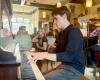 De jeunes virtuoses du piano classique impressionnent dans un bar populaire de Montréal