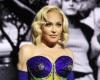 Madonna fait sensation dans un corset Jean Paul Gaultier aux couleurs du Brésil, lors de son concert à Rio de Janeiro