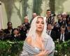 Kim Kardashian opte pour un corset Maison Margiela au Met Gala