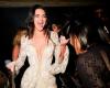 Kendall Jenner époustouflante dans une mini-robe en dentelle et un décolleté vertigineux, elle enflamme le podium lors de l’after party du Met Gala
