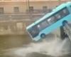 sept morts après la chute d’un bus dans une rivière à Saint-Pétersbourg
