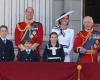 Kate et Charles III côte à côte sur le balcon de Buckingham