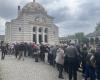 aux funérailles de Françoise Hardy à Paris, des centaines de fans lui rendent un dernier hommage