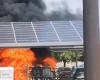 un véhicule prend feu sous des panneaux photovoltaïques, un homme brûlé en urgence absolue