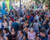 A Marseille, les partisans du Nouveau Front populaire tiennent un meeting en milieu de parti contre le RN