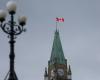 Drapeau du Canada | Un siècle d’attente pour un souvenir du Parlement
