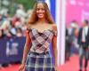 En
      total
      look
      Vivienne
      Westwood,
      Malia
      Obama
      fait
      sensation
      sur
      la
      scène
      de
      Deauville