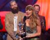 Taylor
      Swift
      bat
      plusieurs
      records
      en
      remportant
      les
      MTV
      VMA