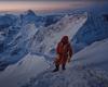 Son film sur l’Everest grimpe aux sommets des paradoxes