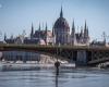 EN IMAGES – En crue après la tempête Boris, le Danube assiège Budapest