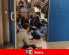 les étudiants obligés d’assister aux cours dans les couloirs